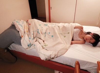 Cháu gái đến tuổi dậy thì nhìn ngọt nước chú hãm hiếp luôn